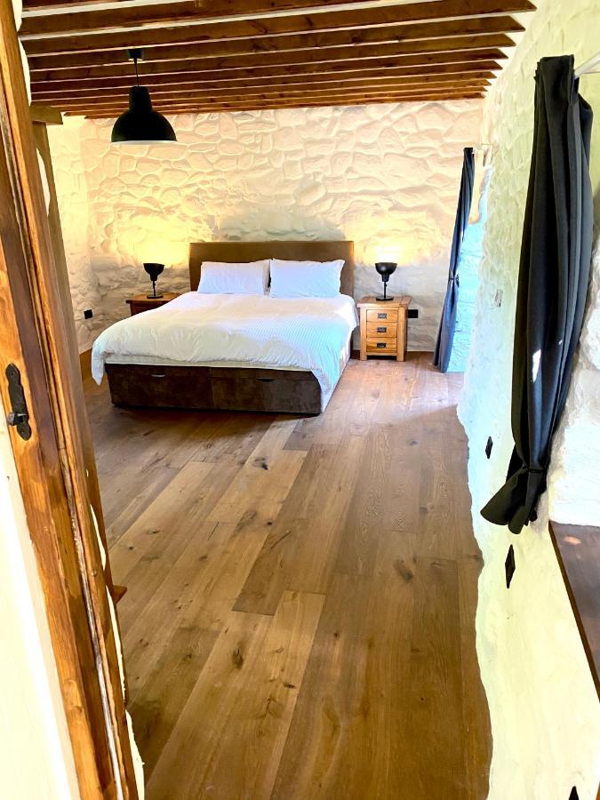 Beautiful Ancient Stone Cottage, Local Walks & Pub! Conwy Eksteriør billede
